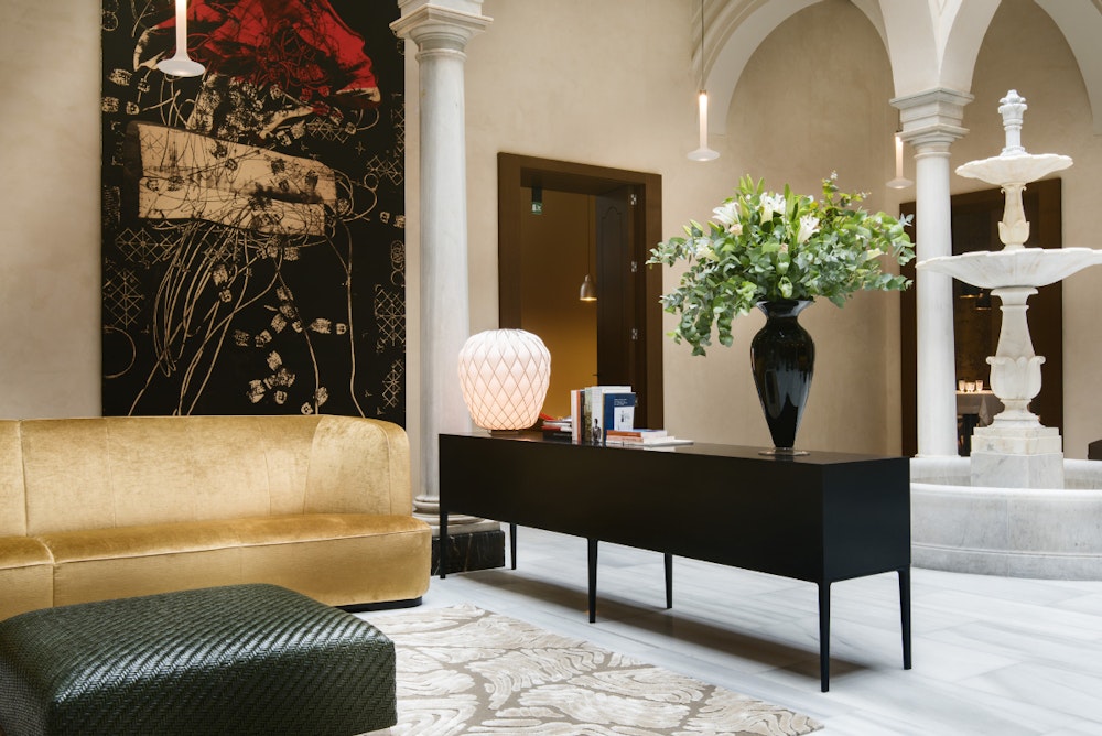 Decoración del patio del Mercer Hotel Sevilla