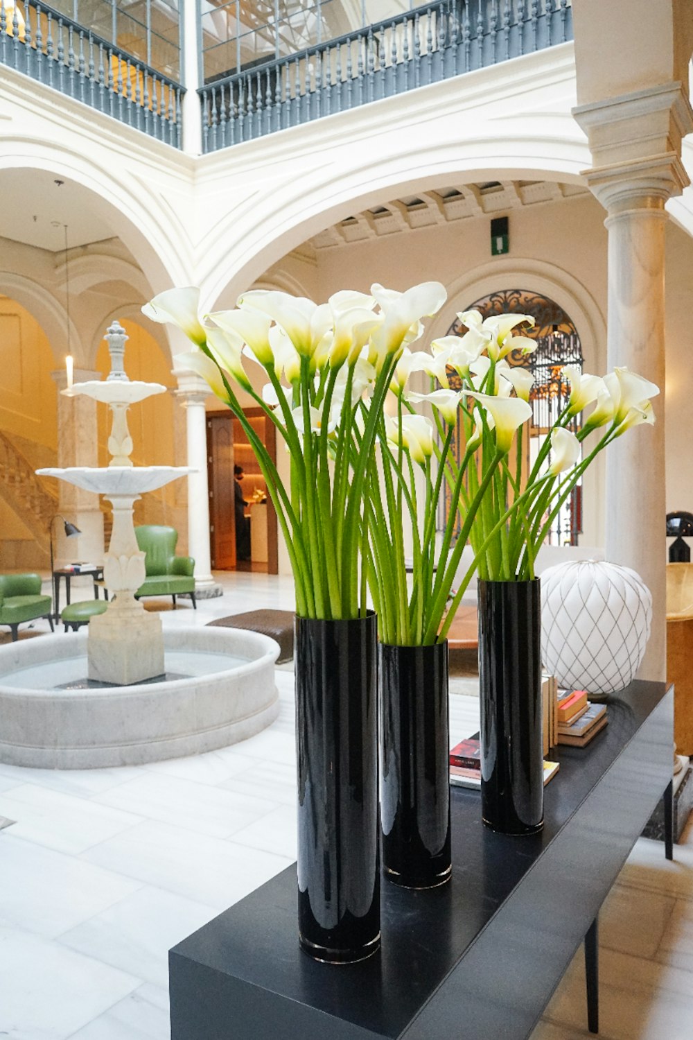 Flores en el Patio del Hotel Mercer Sevilla