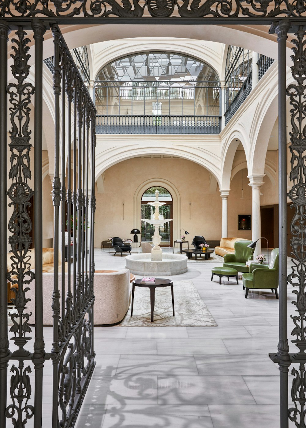 Patio del Mercer Hotel Sevilla 